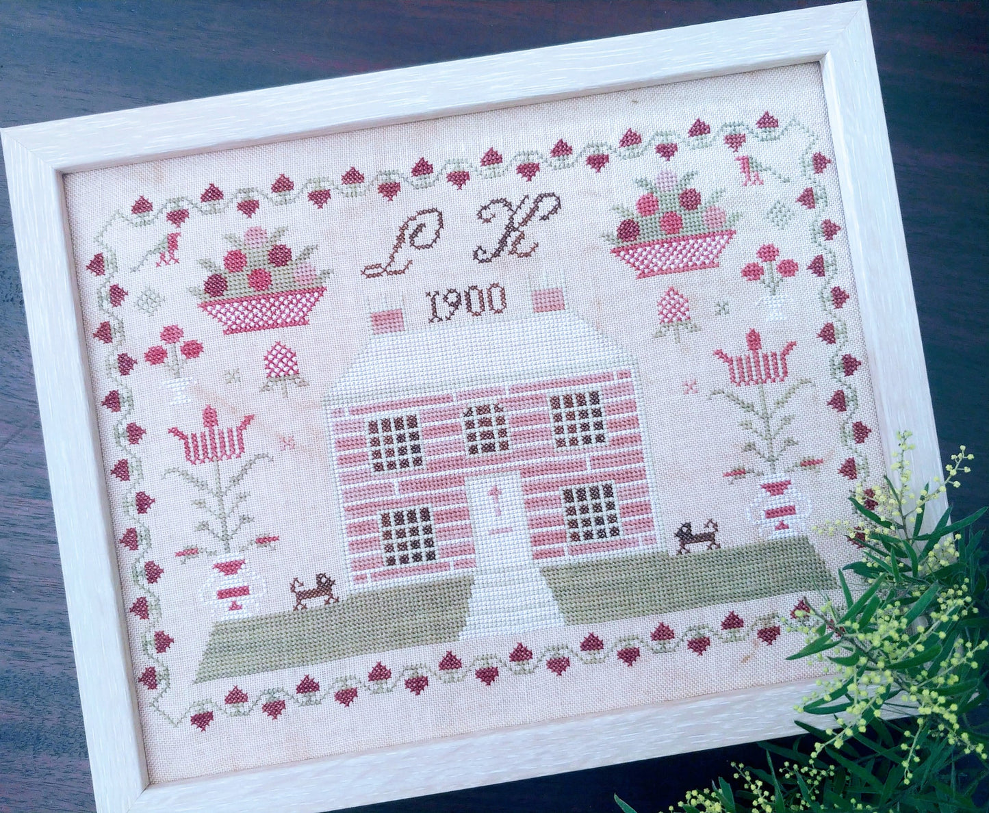 Mojo Stitches - LK 1900: A little pink house - Cross Stitch Pattern